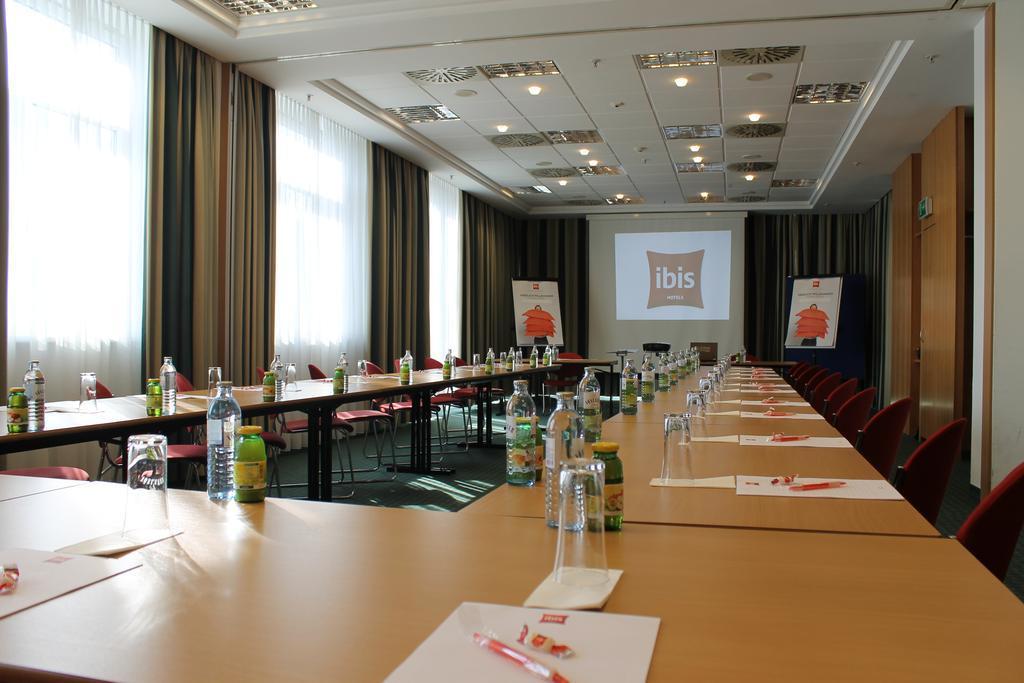 Ibis Linz City Bagian luar foto