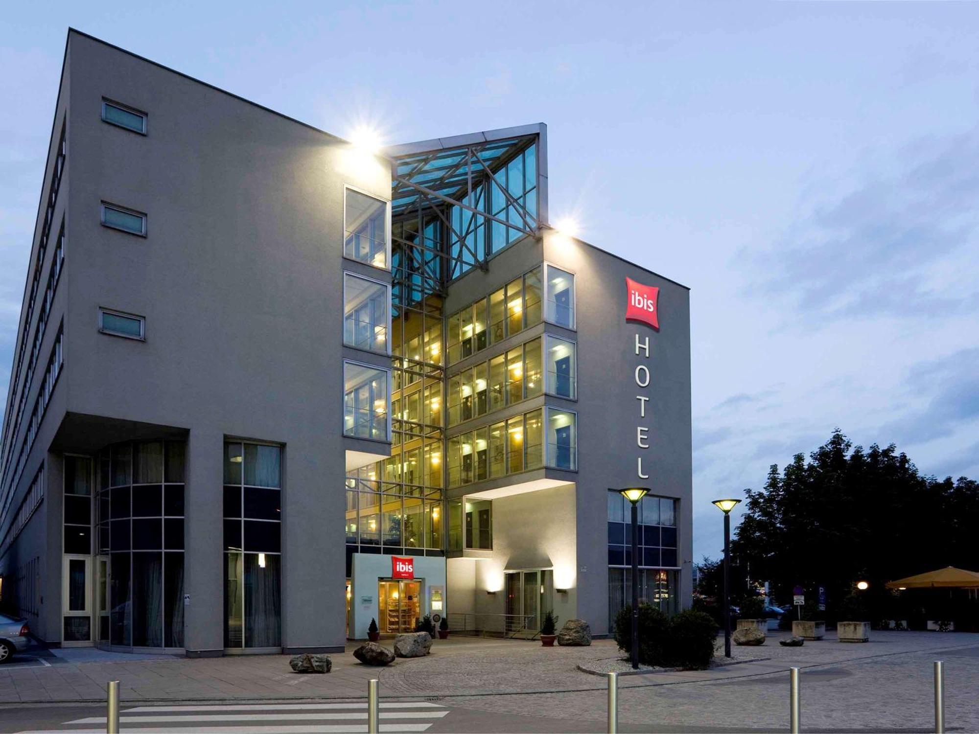 Ibis Linz City Bagian luar foto
