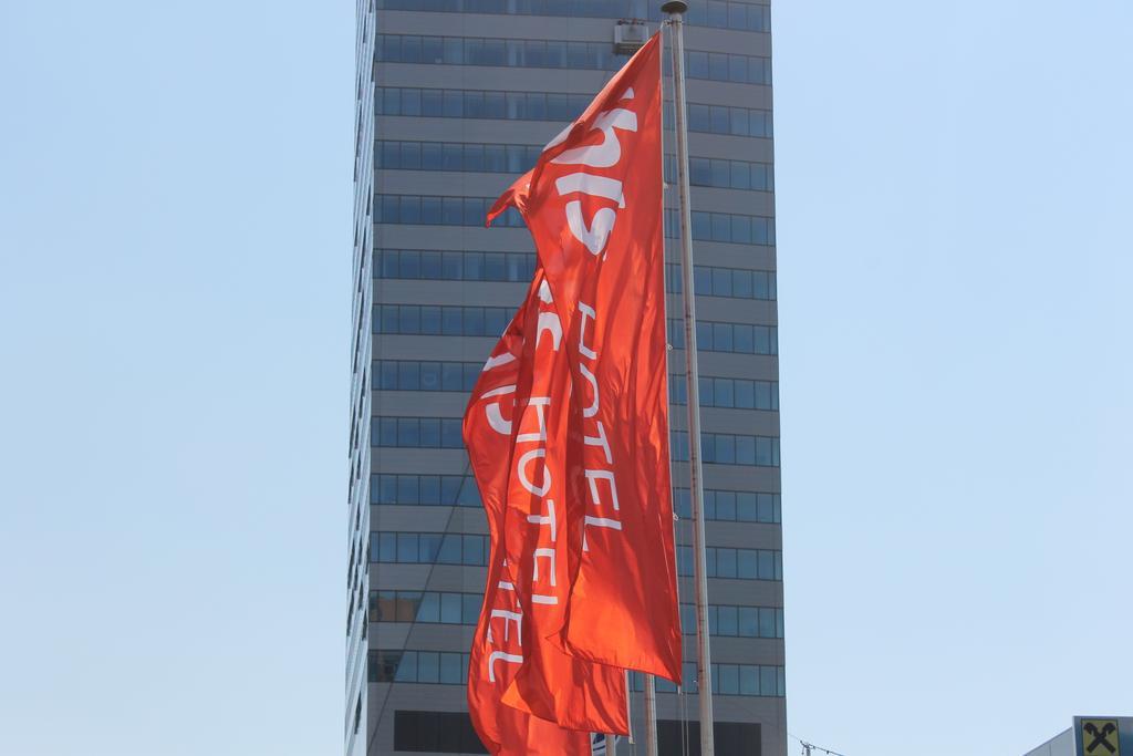 Ibis Linz City Bagian luar foto
