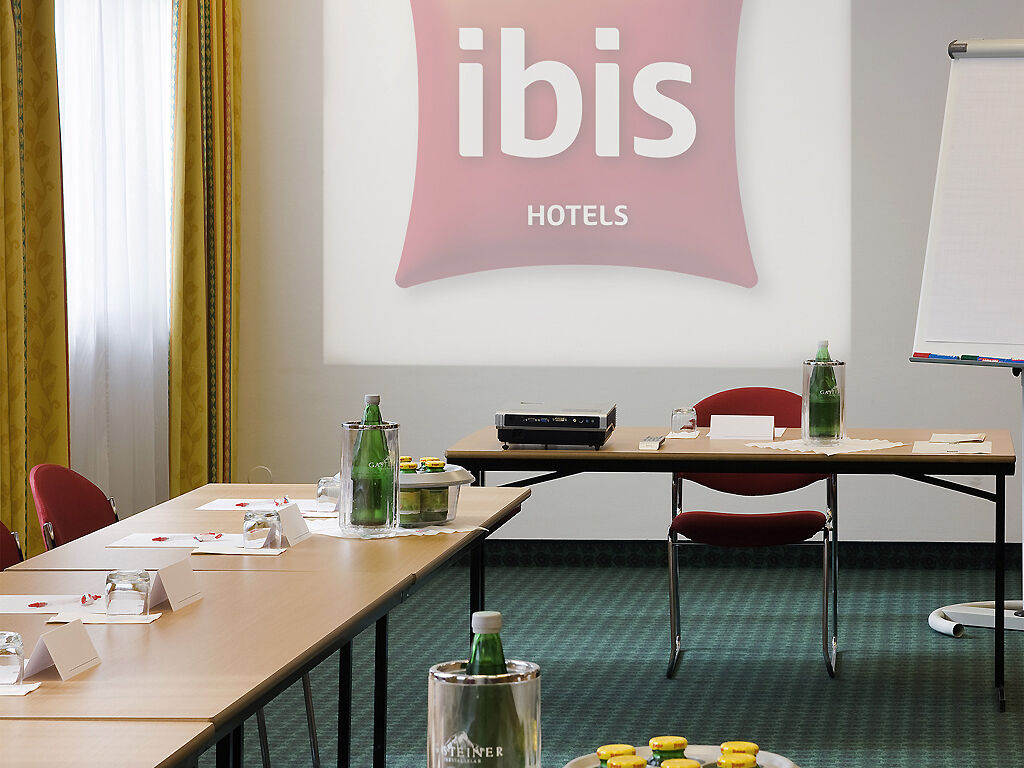 Ibis Linz City Bagian luar foto